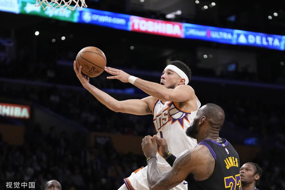 拼抢前场篮 拼抢前场篮